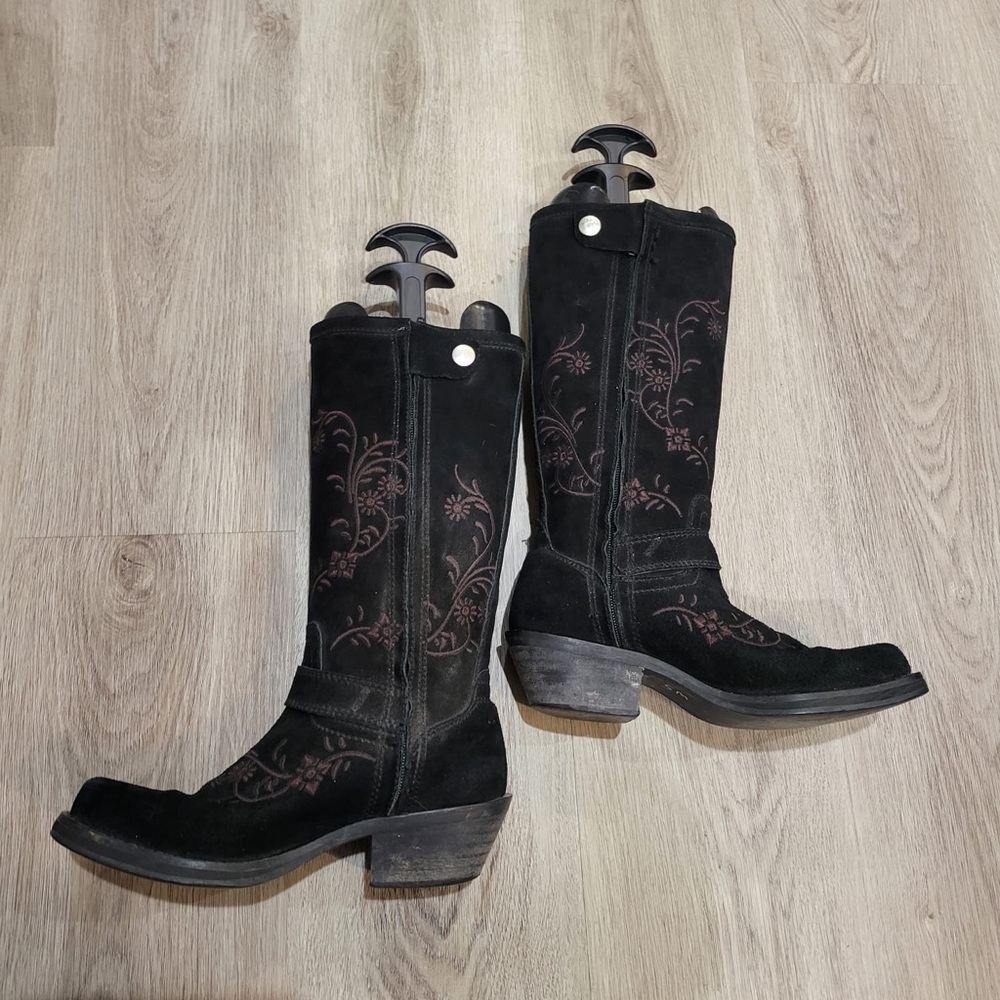 Boots - Picture 7 of 8